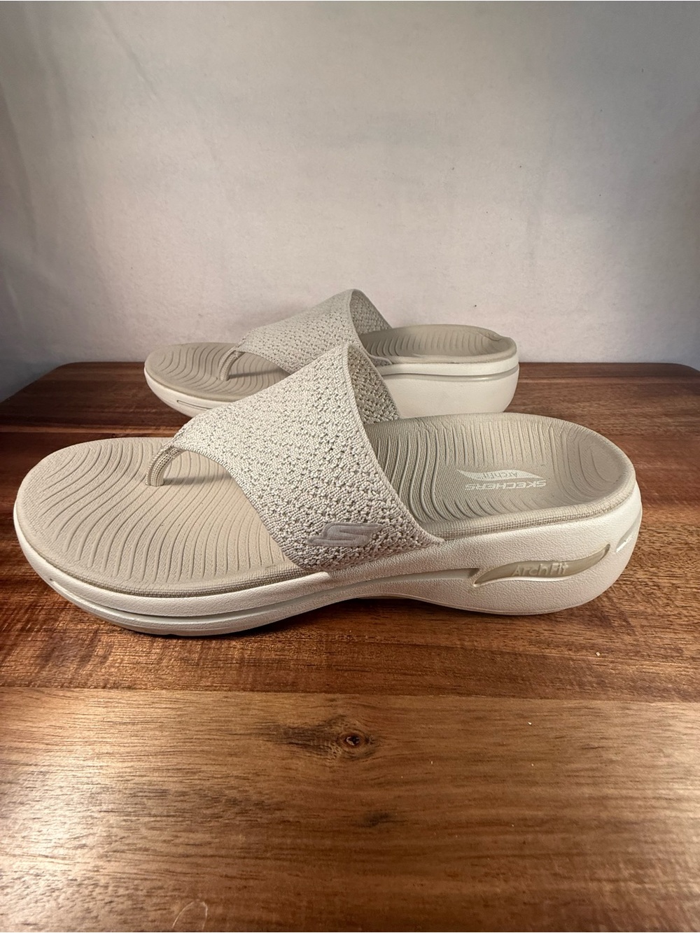 Sketchers Go Walk Arch Fit Knit Sandals, Cream Size 9 - Picture 3 of 11